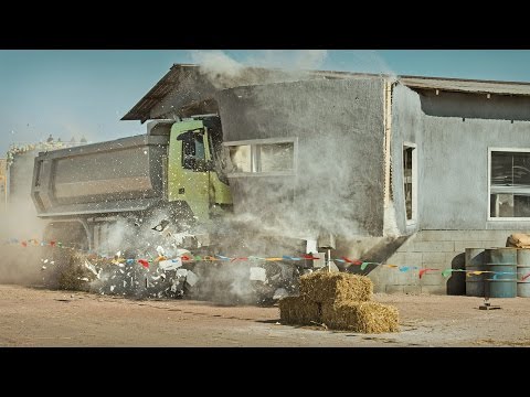 Volvo Trucks - Look Whoâs Driving feat. 4-year-old Sophie (Live Test)