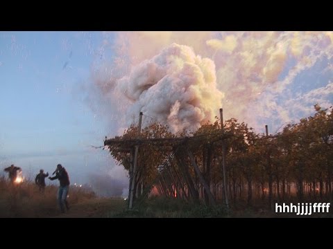 Fireworks position ignites all at once in italy [Full HD]
