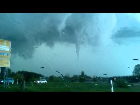 05.05.2015 Tornado in der NÃ¤he von Rampe, M-V