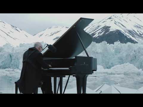 Greenpeace holds a historic performance with pianist Ludovico Einaudi on the Arctic Ocean (English)
