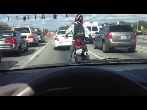 WORLDS BEST Motorcycle Popping Locking and Dropping it, at a Stop light