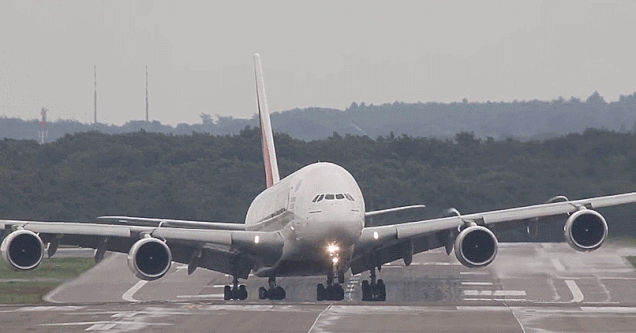 A380 bei Sturm im Landeanflug