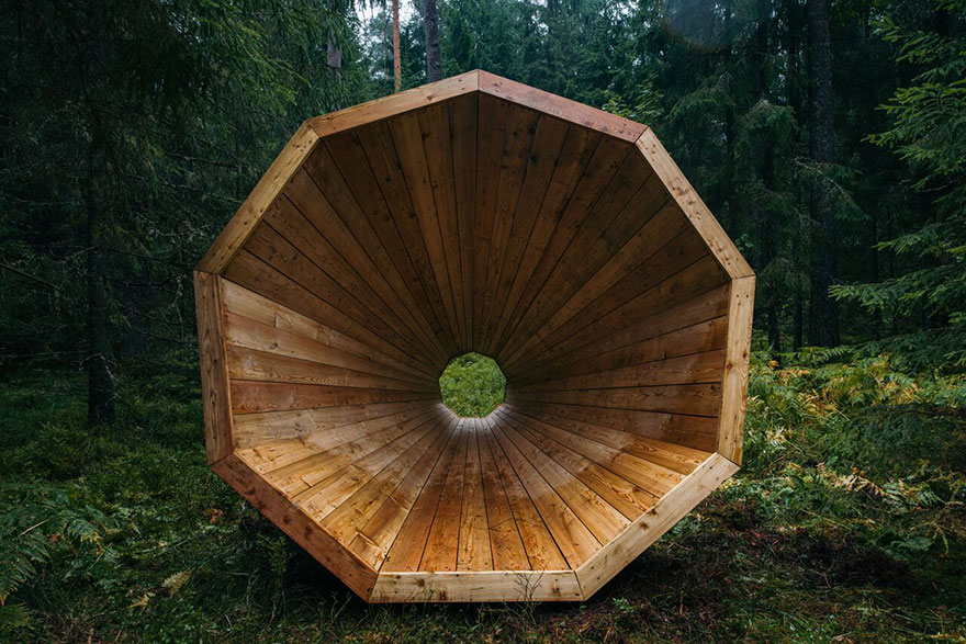 Estonian-students-build-amazing-unplugged-walk-in-megaphones-in-the-middle-of-nowhere4__880