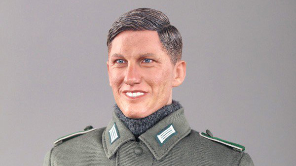 Bastian Schweinsteiger als chinesische Wehrmachtsfigur