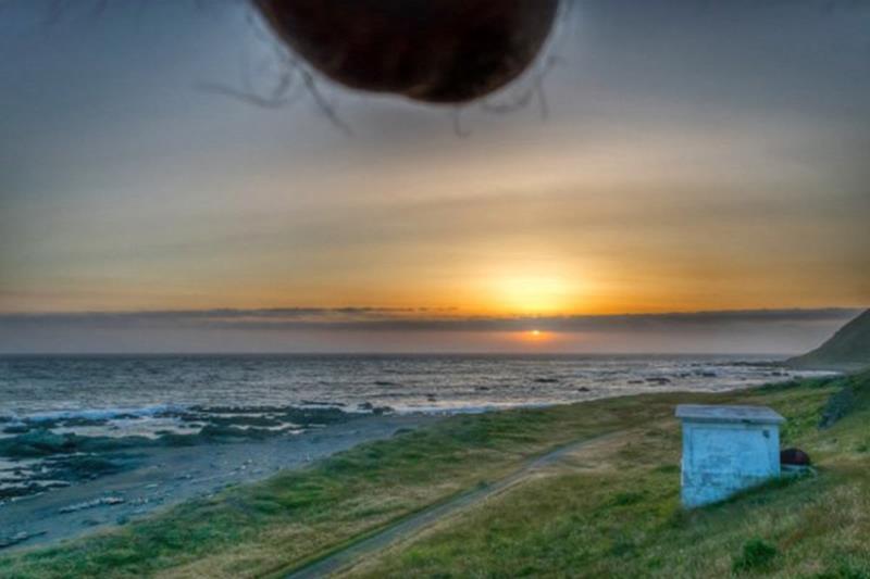 nutscapes-men-are-taking-pictures-of-their-balls-in-front-of-beautiful-landscapes-17
