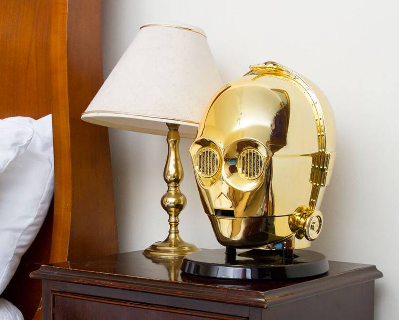 star-wars-audio-system-gold-plated-C3PO-stormtrooper-heads-designboom-10