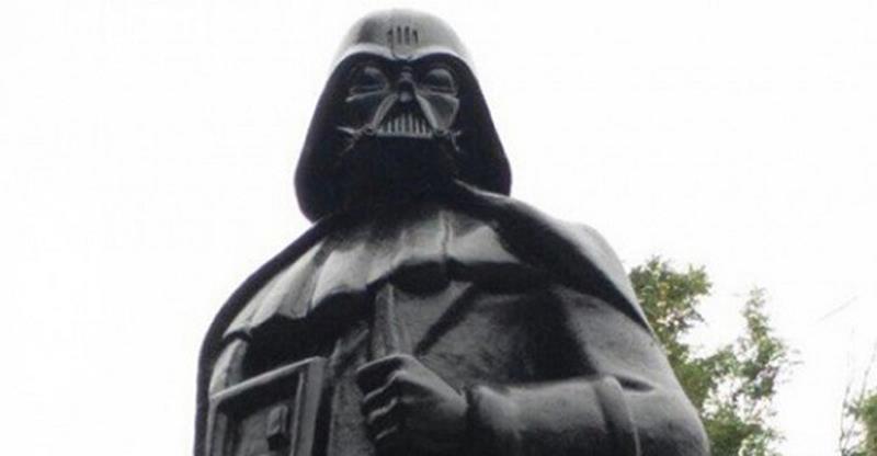 Zeit für neue Helden: Lenin-Statue in Darth Vader verwandeln