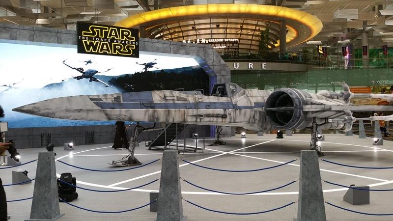 X-Wing landet im Singapur Changi Airport