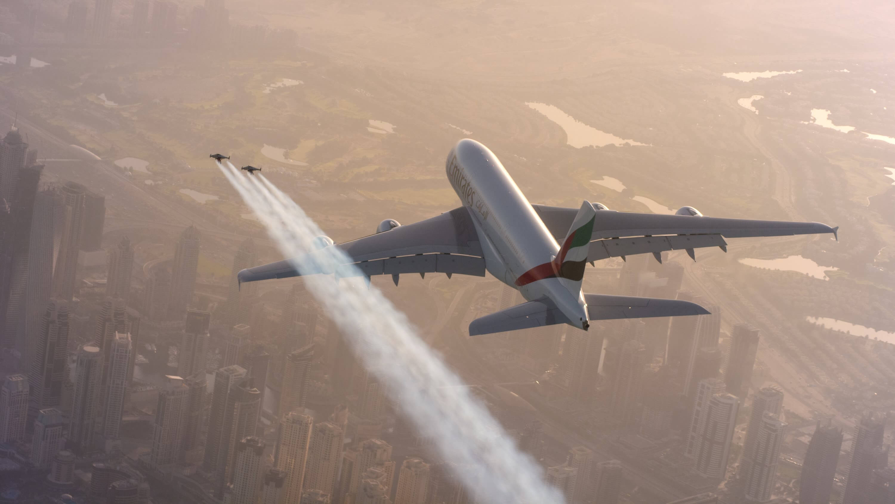 Mit dem Jetpack am Airbus A380 vorbei hämmern