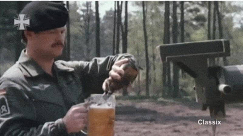 Wie 1986 das Bier auf einem Panzer transportiert wurde