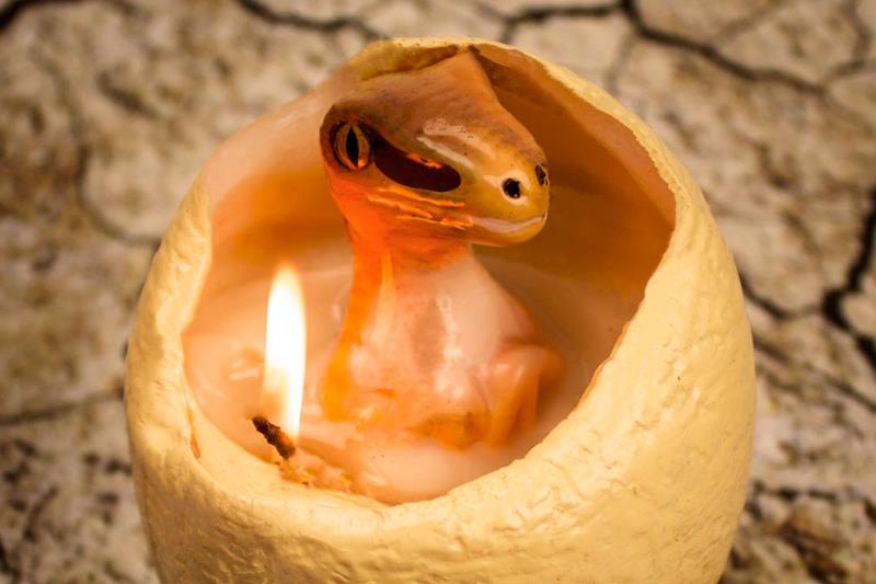 Eieiei: Eine abgefahrene Dino-Kerze