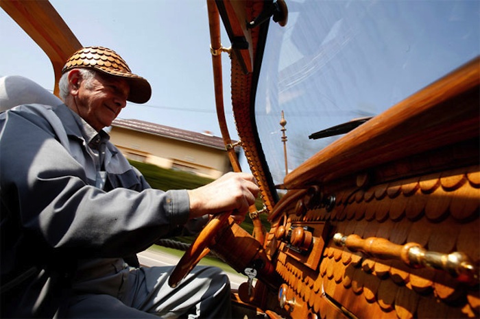 Great_Wooden_VW_Beetle_Made_by_Bosnian_Pensioner_Momir_Bojic_2016_05