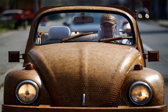 Great_Wooden_VW_Beetle_Made_by_Bosnian_Pensioner_Momir_Bojic_2016_06