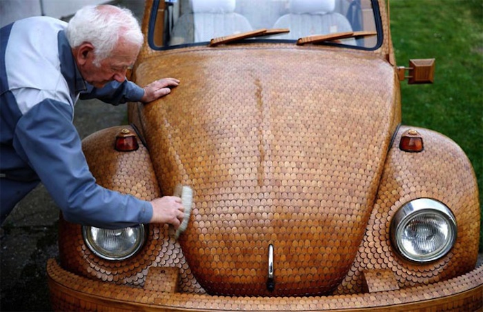 Great_Wooden_VW_Beetle_Made_by_Bosnian_Pensioner_Momir_Bojic_2016_11