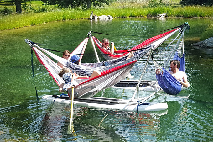 Hängematten-Boot zum chillen auf dem See