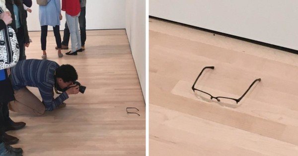 Test des Tages: im Museum eine Brille auf den Boden – und alle halten sie für Kunst