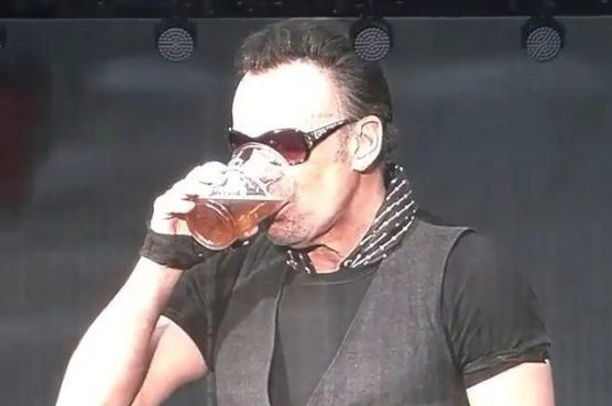 Warum man Bruce Springsteen besser nicht sein Bier reichen sollte