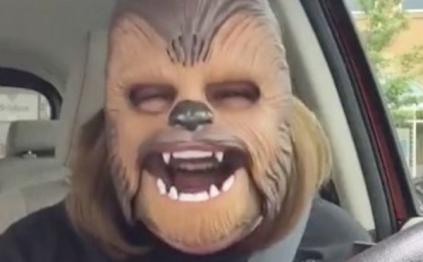 Wie glücklich eine Chewbacca-Maske machen kann