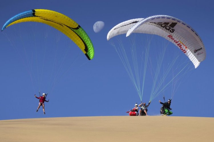 kayak-and-paragliders