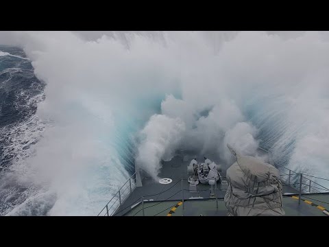 Kleiner Sturm und großes Schiff