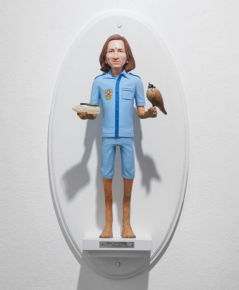 mike-leavitt-king-cuts-jonathan-levine-gallery-directors-satirical-sculptures-designboom-09