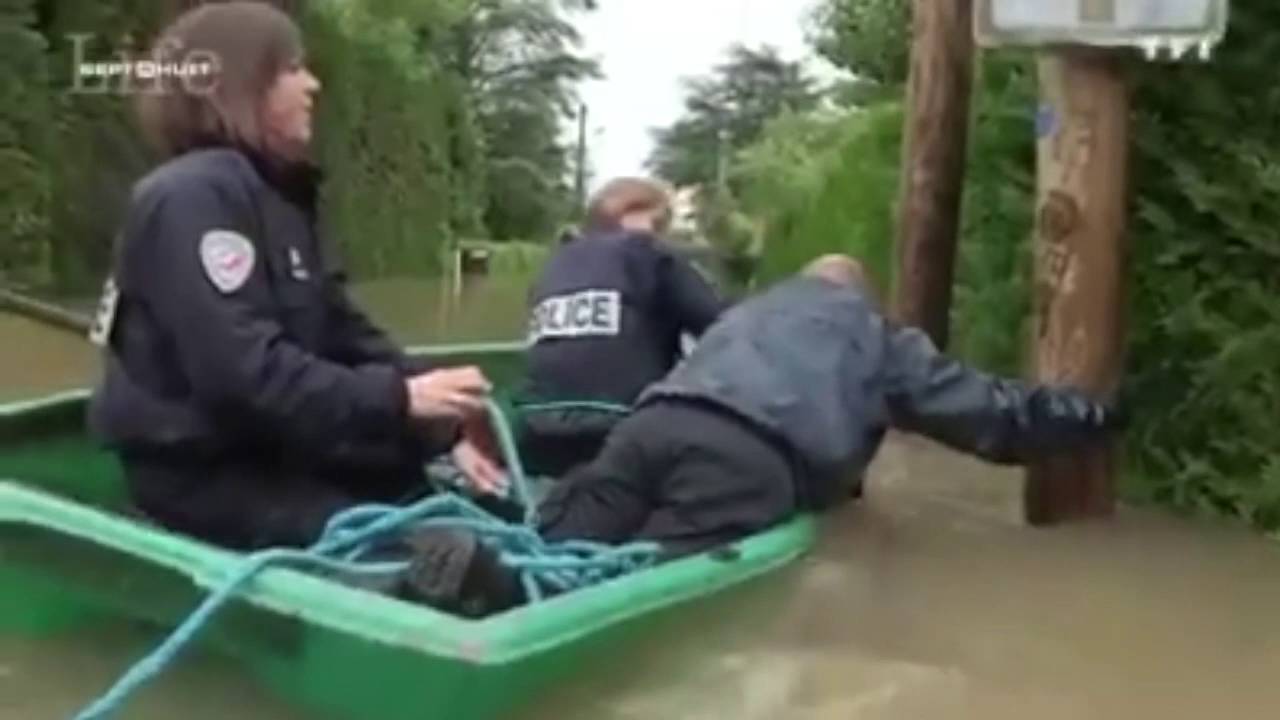 Neulich in Frankreich: Drei Polizisten, zwei Schaufeln und ein Boot