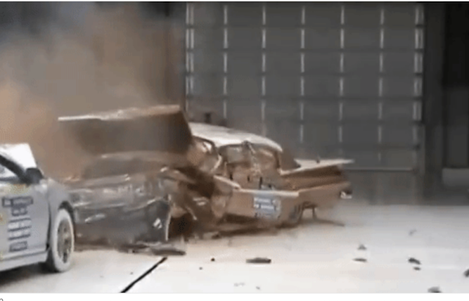 2009er Chevrolet Malibu vs 1959 Chevrolet Bel Air im Crash Test