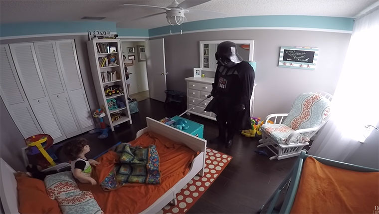 Den 2-Jährigen Sohn im Darth Vader-Kostüm wecken
