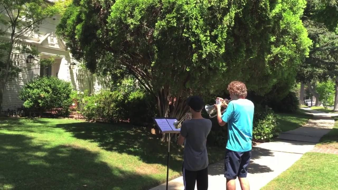 Was passiert, wenn man das „Star Wars Theme“ vor John Williams Haus spielt