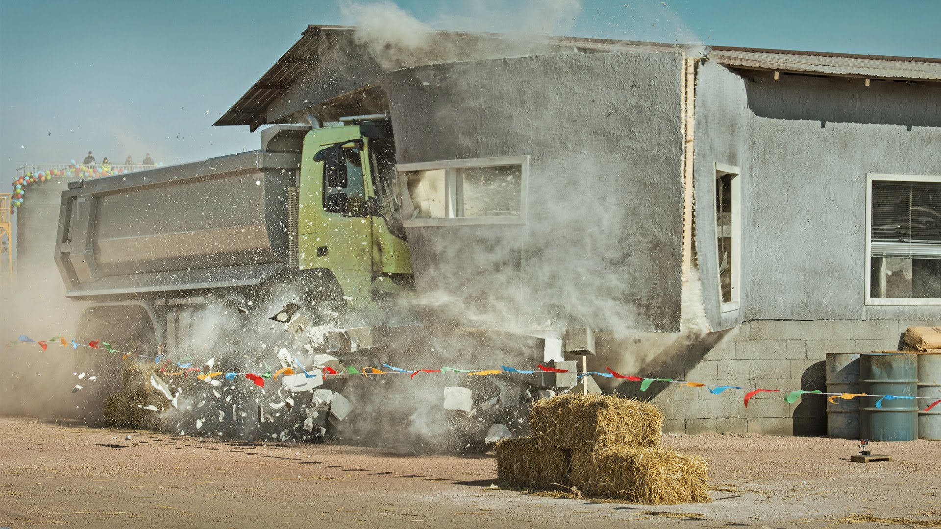 Wenn man eine 4-Jährige einen LKW fernsteuern lässt