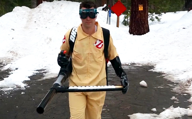 13 Bälle in 5 Sekunden: Ein Schneeball-Gewehr für Profis